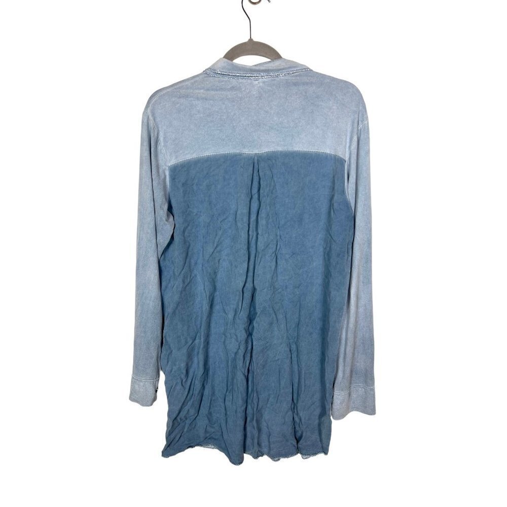 Scandal‎ button up top - Picture 6 of 7